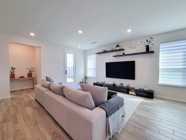 Building Photo - 8214 Leisure Pt Dr