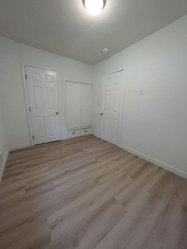 Building Photo - Charming 2 Bed Rental w Bonus Space & Loft! Available Now!
