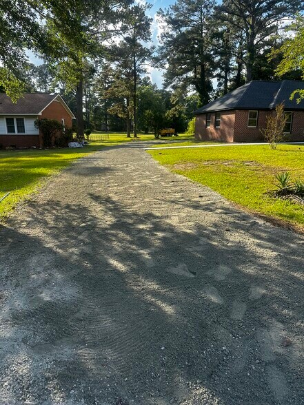 Building Photo - 209 Shoreline Dr