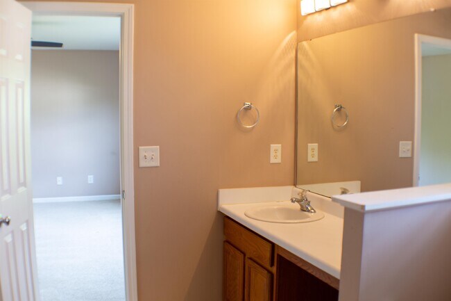 Building Photo - 5145 Mabe Dr