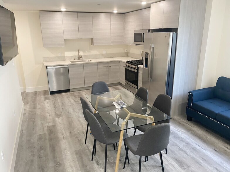 662 Kelton Kitchen - New Stainless Steel Appliances - 662 Kelton Ave