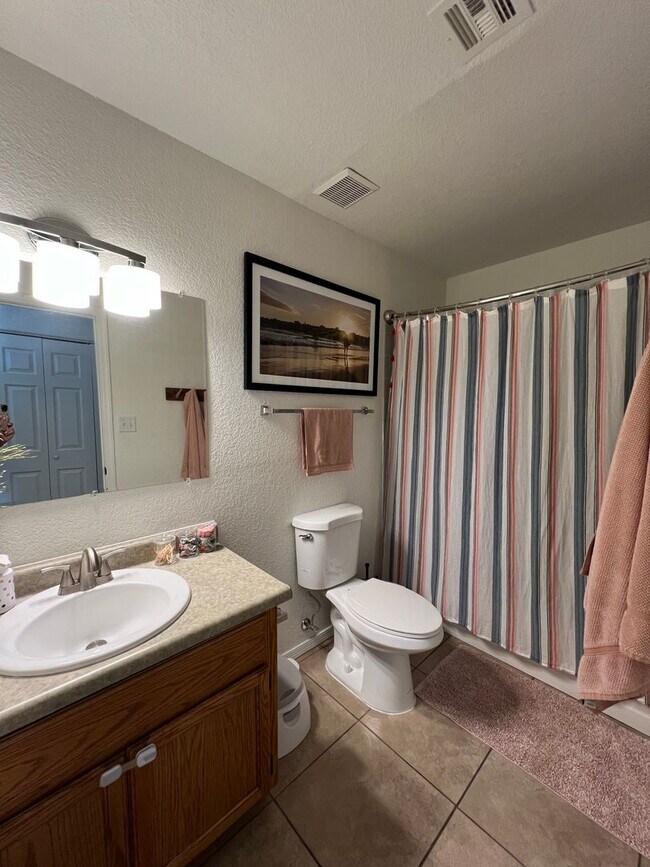 Building Photo - SOLAR & POOL HOME!