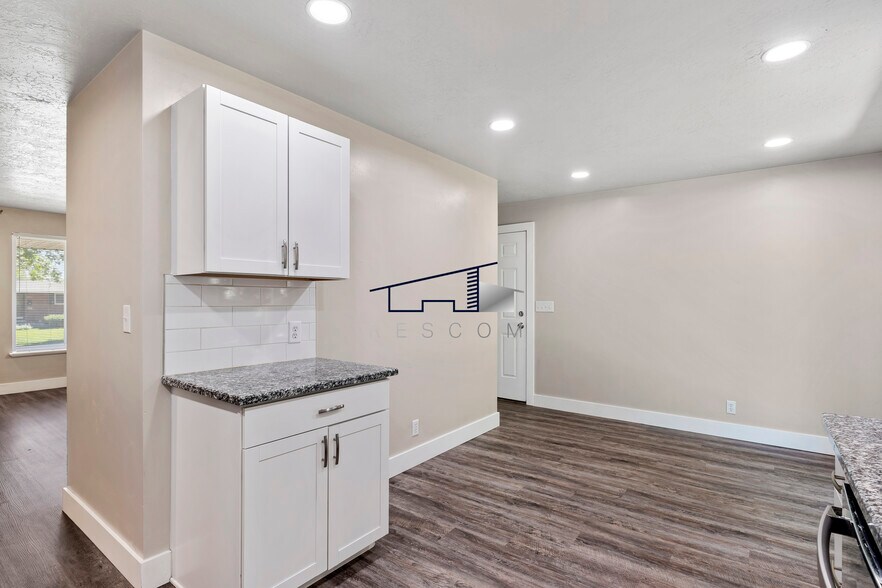 Building Photo - 1334 Henderson Dr