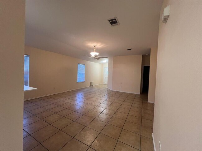 Building Photo - 120 Salado Dr