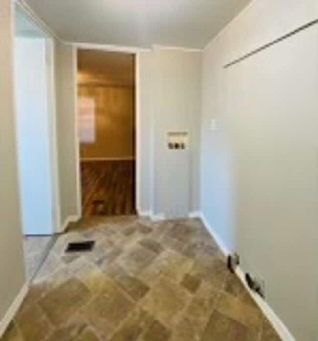 Building Photo - 2 Bedroom, 1 Bathroom - Mobile Home in Nor...