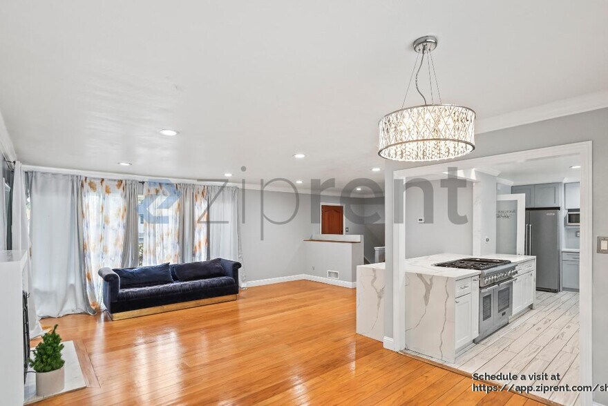 Building Photo - 4847 Stacy St