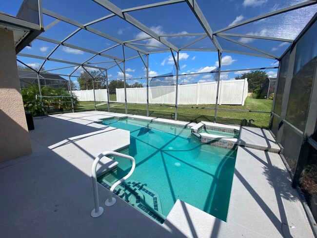 Building Photo - 4/3 Pool Home in Haines City