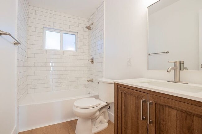 Building Photo - 921 N Gardner St