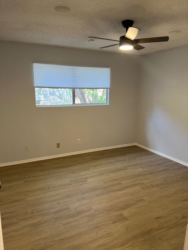 Building Photo - 405 Fantail Loop