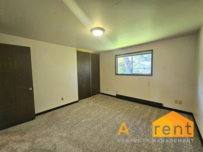 Building Photo - Charming 2-Bedroom 4-plex in Prime Ashland Location Available Now!
