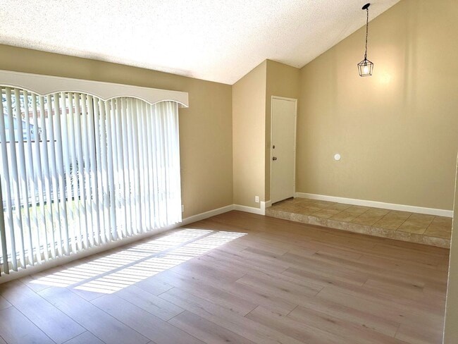 Building Photo - Spacious and Well Maintained 4 Bedroom Hom...