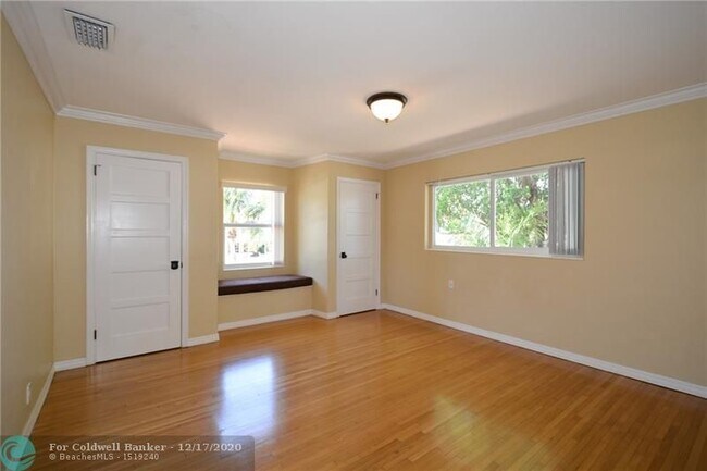 Building Photo - 447 Coral Way