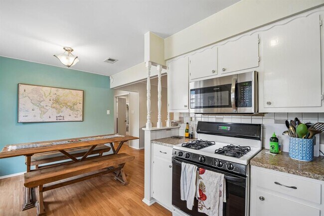 Building Photo - 5409 Hunters Glen