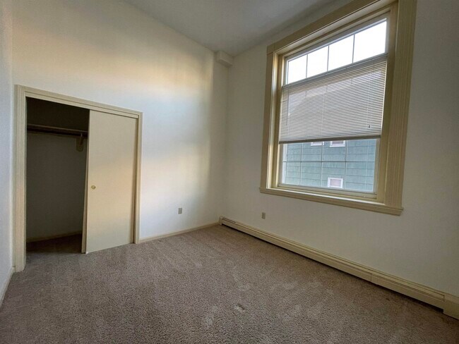 Building Photo - 521 Pine St