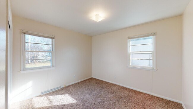 Building Photo - 2226 Melrose Ave