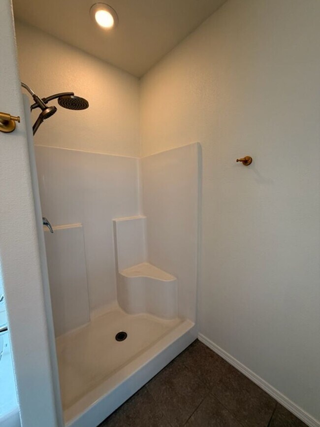 Building Photo - Beautiful 3BR/2BA House in Centerton with 2-Car Garage
