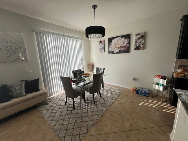 Building Photo - INCREDIBLE DEAL: 5-BR Corner Lot Home in Crown Pointe Cove – Spacious & Bright!