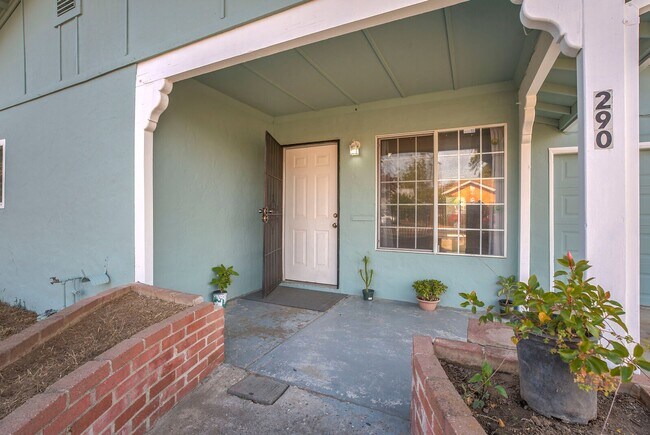 Building Photo - 290 Lindley Dr