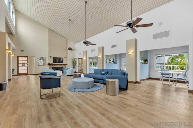 Building Photo - 8521 Villa La Jolla Dr