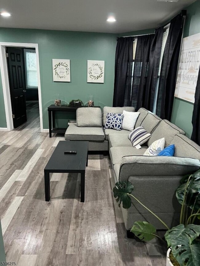 Building Photo - 258 Montgomery St