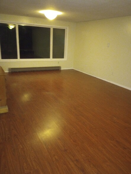 Building Photo - 2050 SW Pheasant Dr