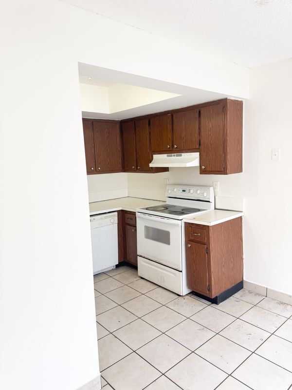 Primary Photo - 5944 NW 21st St