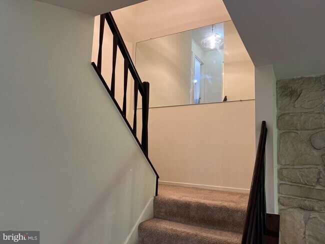 Building Photo - 9547 Fern Hollow Way