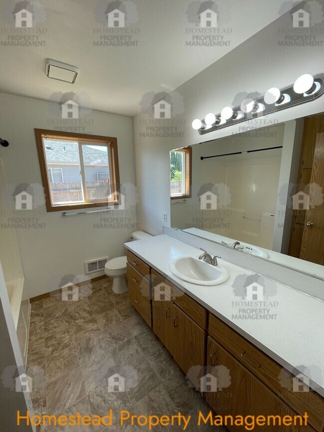 Building Photo - 545