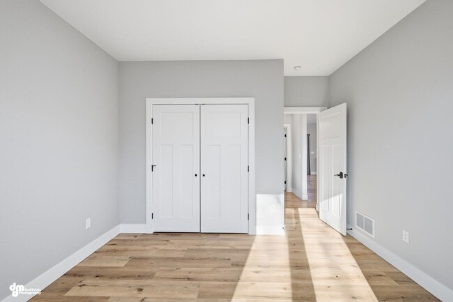 Building Photo - 4 Bedroom | 2.5 Bathroom | 2 Car Garage - Convenient Location!