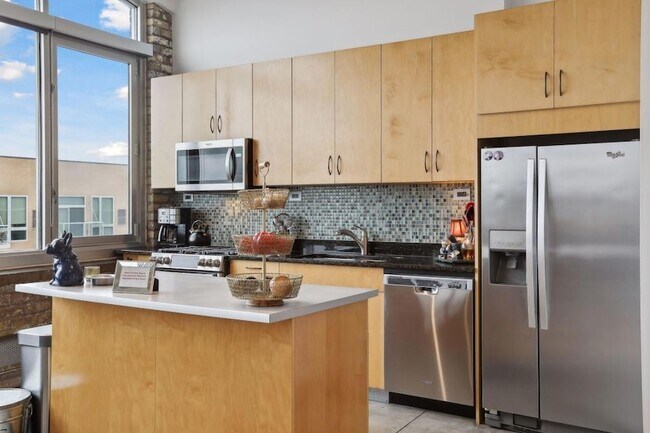 Building Photo - 700 N Washington Ave