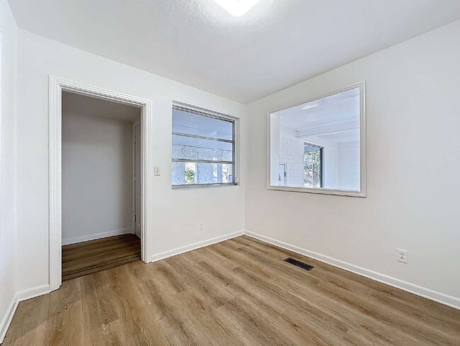 Building Photo - 5330 Quan Dr