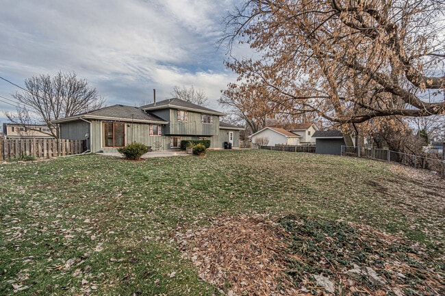 Building Photo - 1N280 Morse St