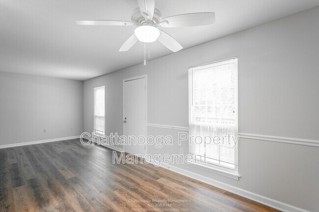 Building Photo - 900 Mountain Creek Rd