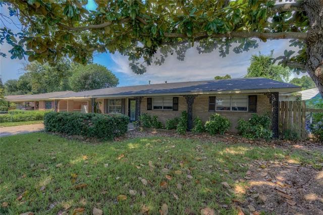 Building Photo - 1330 E Washington St