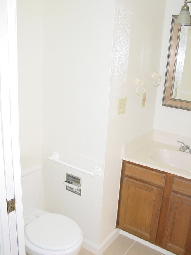 Building Photo - Really Nice Condo