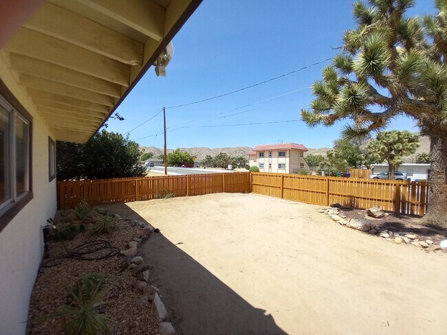Building Photo - Beautifully Renovated 3 bd, 2 ba in Old To...