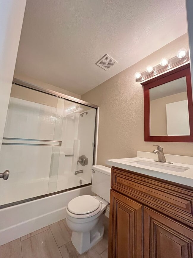 Building Photo - BEAUTIFULLY UPGRADED 1 STORY CONDO