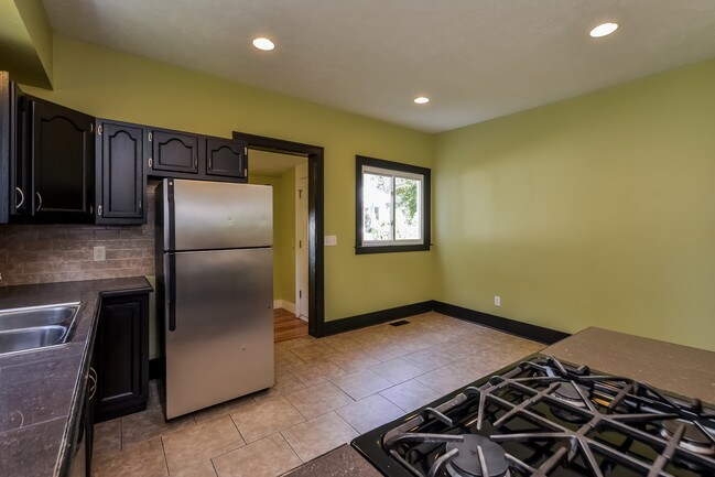 Building Photo - 227 Valley Ave NW