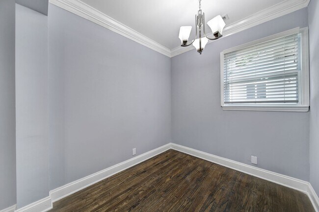 Building Photo - Lovely 2 Bed 1 Bath Bungalow Home in Charl...