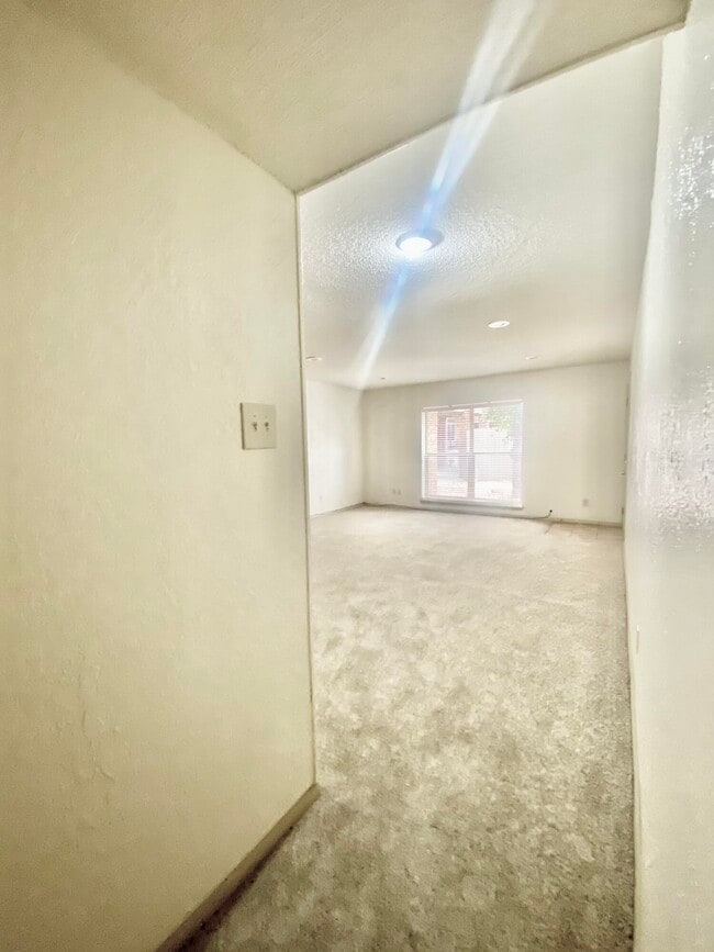 Building Photo - 4433 N Stanton St