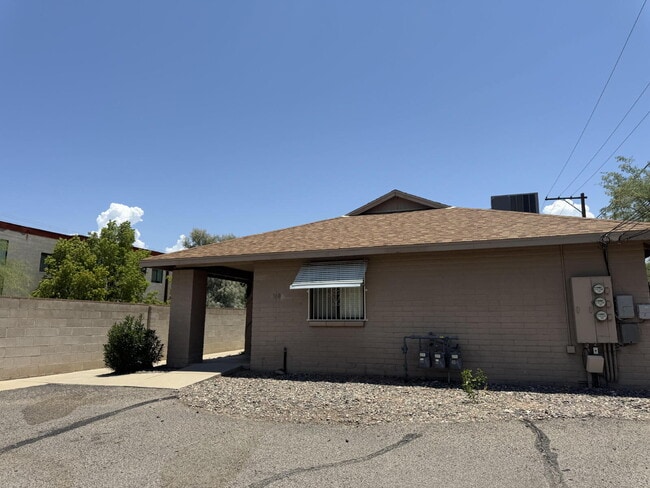 Building Photo - 4 bedroom 2 bath with W/D $1000 off September rent!!
