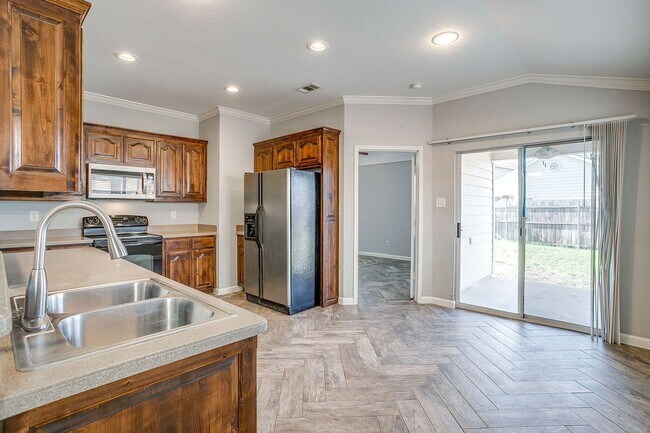 Building Photo - Amazing Rental Home- 3 Bed, 2 Bath Home in...