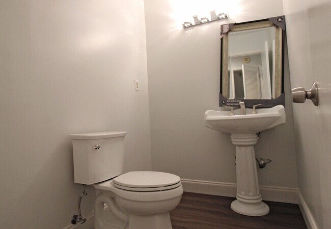 Building Photo - 3 Bedroom Townhouse in Gleneagles Community of Bluewater Bay!