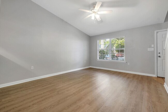 Building Photo - 2738 W Tharpe St