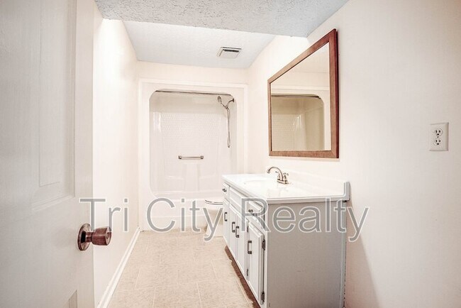 Building Photo - 630 Hawthorne Pl