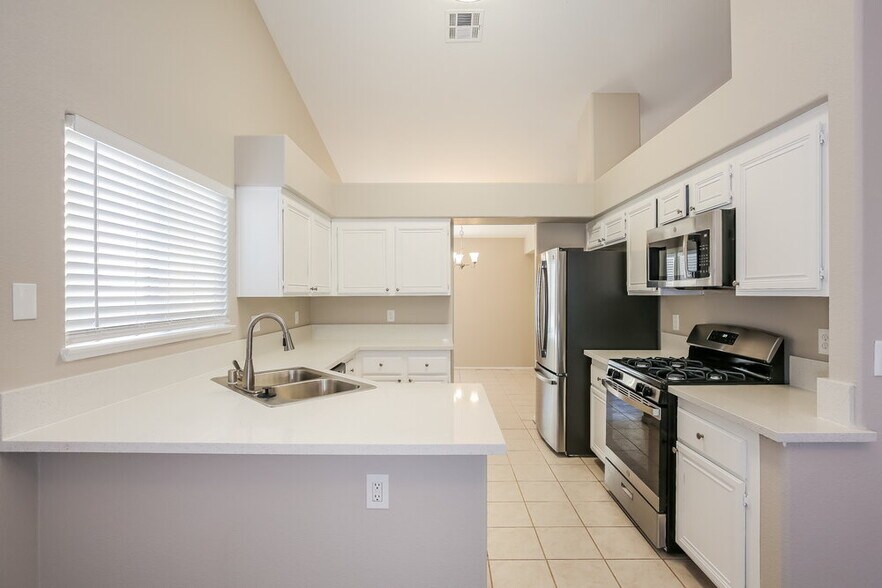 Building Photo - 4409 Ocean Breeze Ave