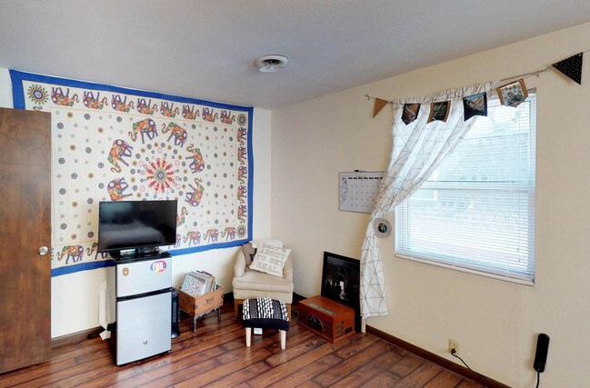 Building Photo - 913 Vattier St