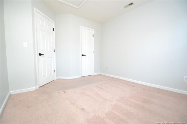 Building Photo - 900 Creek Haven Dr