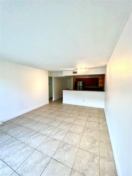 Building Photo - 5221 Geneva Ct