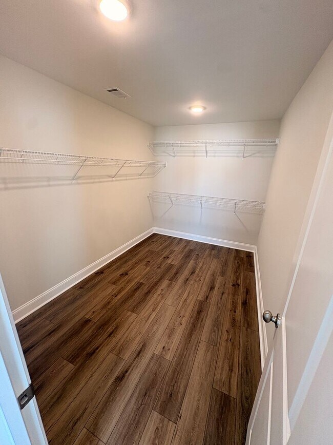 Building Photo - 106 Alva Ct